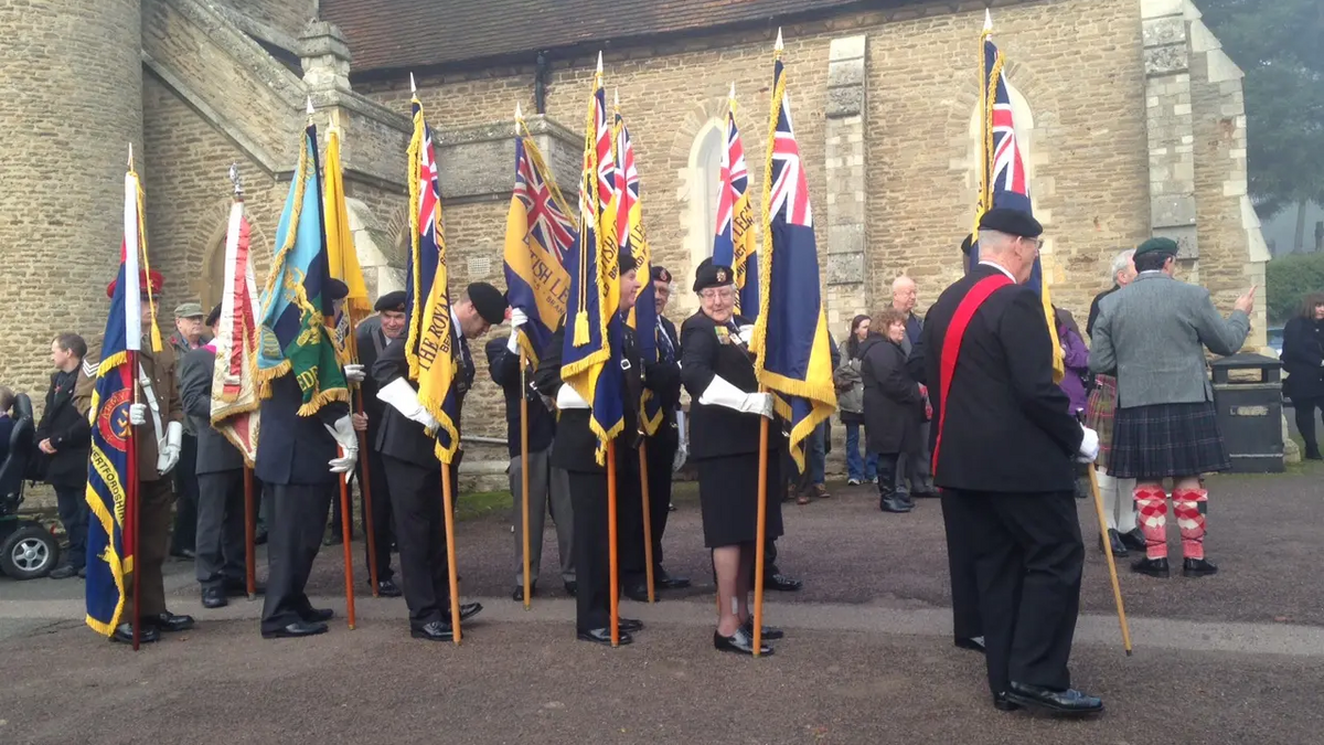Scots' Society of St Andrew, Bedford Pays Tribute at Remembrance Service at Bedford Cemetery