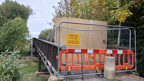 Queen's Bridge closed