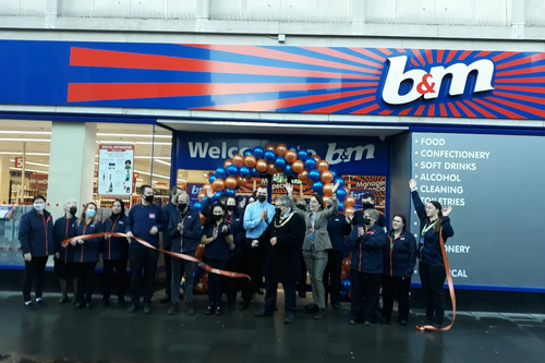 Mayor Dave Hodgson opens the new B&M Store in Bedford town centre