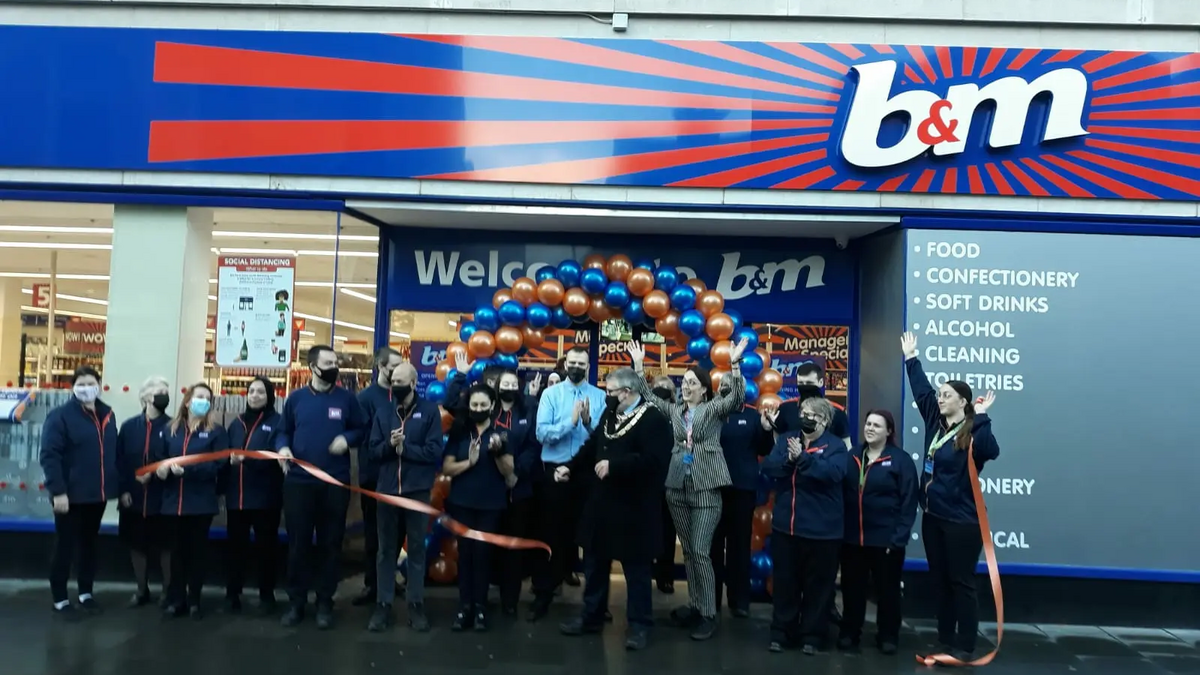 Mayor Dave Hodgson opens the new B&M Store in Bedford Town Centre