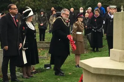 Mayor Dave Hodgson laid a wreath for the Highlanders